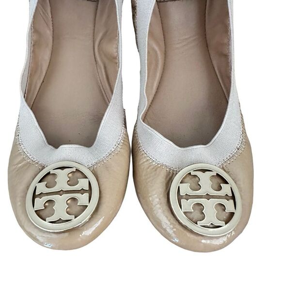 Tory Burch Beige Flats with Gold Logo - Picture 5 of 8